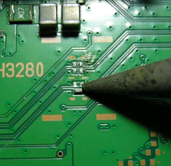 Nome: desoldering_sata_capacitors.jpg
Visite: 541
Dimensione: 90.5 KB